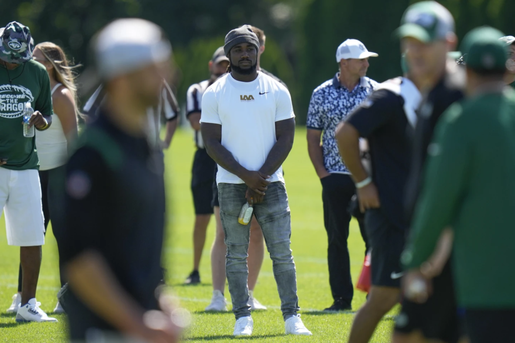 Dalvin Cook Meets with the Jets and Observes Practice while Weighing His Choices
